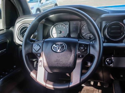 Used 2017 Toyota Tacoma TRD Off-Road w/ Tow Package RWD image 18