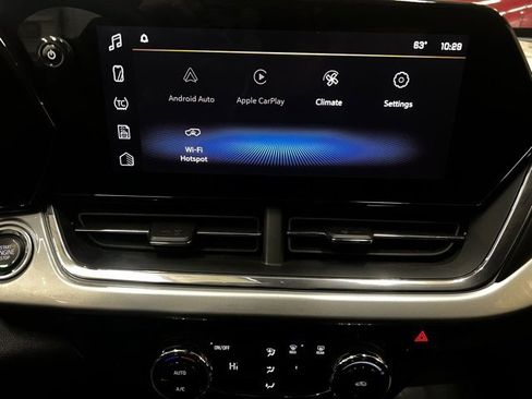 Used 2025 Chevrolet Trax LT image 11