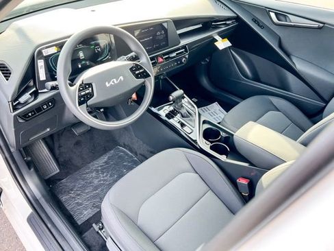 New 2026 Kia Niro LX FWD image 16