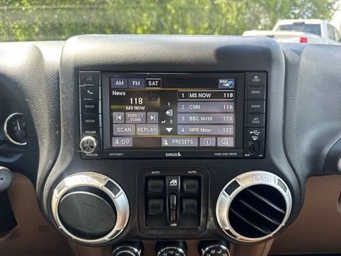Used 2017 Jeep Wrangler Unlimited Sahara w/ Dual Top Group AWD/4WD image 2