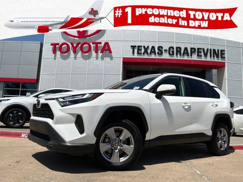 Used 2025 Toyota RAV4 XLE FWD image 1