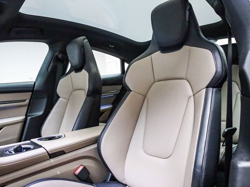 Used 2025 Porsche Taycan image 5