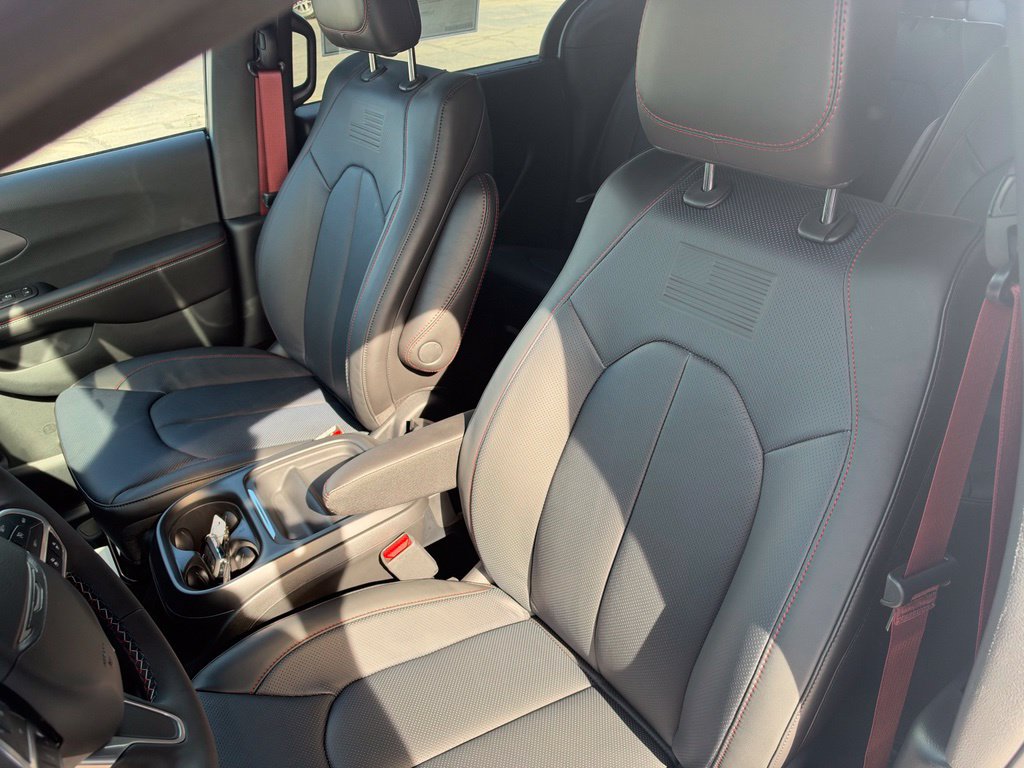 New 2027 Chrysler Pacifica Select AWD/4WD image 27