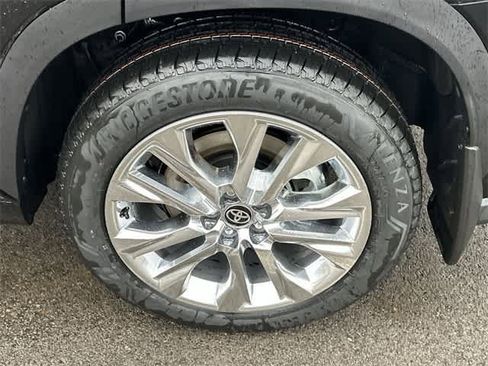 New 2026 Toyota Highlander Limited image 5