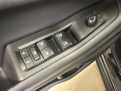 Used 2025 Jeep Grand Cherokee L Altitude image 21