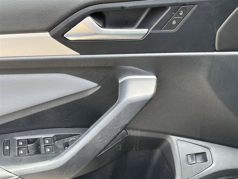 Used 2025 Volkswagen Jetta SE FWD image 14