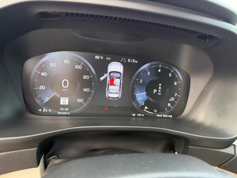 Used 2021 Volvo XC40 T4 Momentum FWD image 21