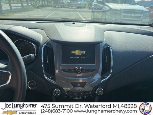 Used 2017 Chevrolet Cruze LT w/ Convenience Package FWD image 15