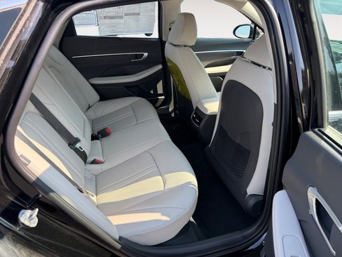 New 2025 Hyundai Sonata Limited image 18