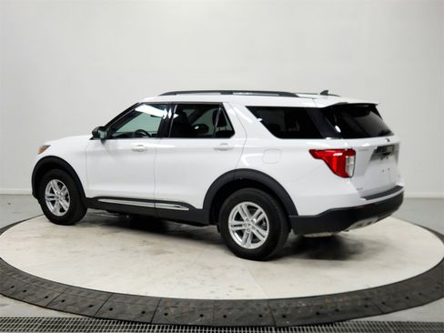 Used 2024 Ford Explorer XLT w/ Equipment Group 202A image 5