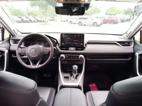 Used 2020 Toyota RAV4 XLE Premium image 18