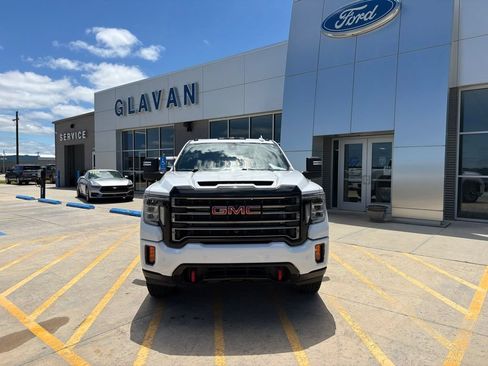 Used 2020 GMC Sierra 2500 AT4 w/ AT4 Premium Package AWD/4WD image 2