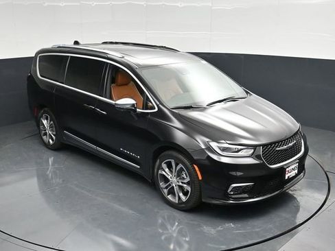 New 2026 Chrysler Pacifica Pinnacle w/ Trailer Tow Group FWD image 53
