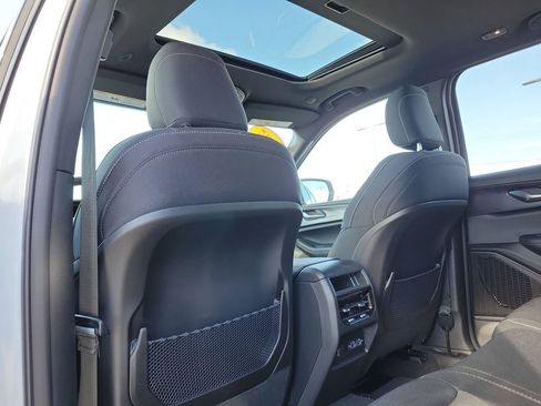 New 2025 Jeep Grand Cherokee Laredo X w/ Luxury Tech Group I image 14