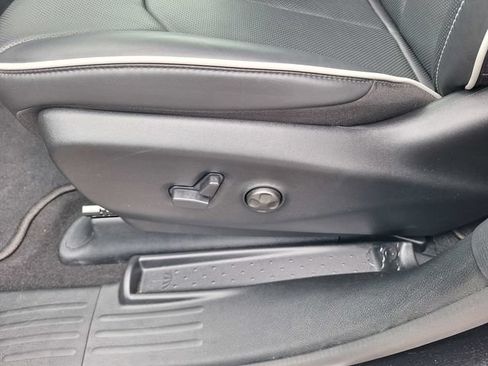 Used 2026 Chrysler Pacifica Limited FWD image 19