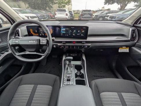New 2026 Kia Sorento LX FWD image 17