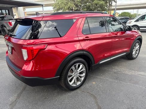 Used 2023 Ford Explorer XLT w/ Equipment Group 202A RWD image 8