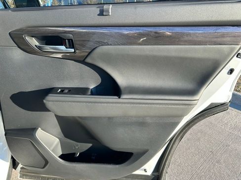 New 2026 Toyota Highlander Platinum AWD/4WD image 25