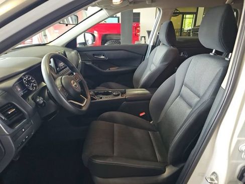 Used 2024 Nissan Rogue SV AWD/4WD image 6