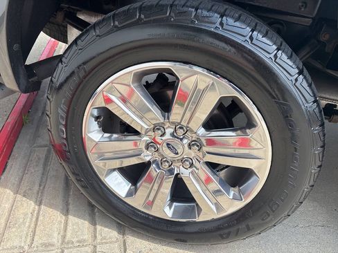 Used 2019 Ford F150 Lariat w/ Equipment Group 502A Luxury AWD/4WD image 14