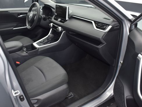 Used 2025 Toyota RAV4 XLE image 11