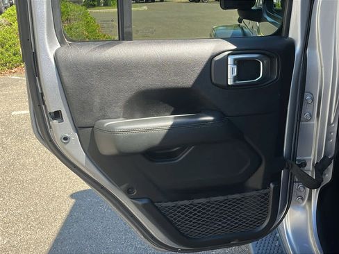 Used 2019 Jeep Wrangler Unlimited Sahara AWD/4WD image 23