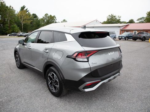 Used 2023 Kia Sportage LX image 5