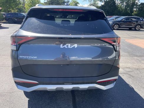 Used 2024 Kia Sportage EX AWD/4WD image 4
