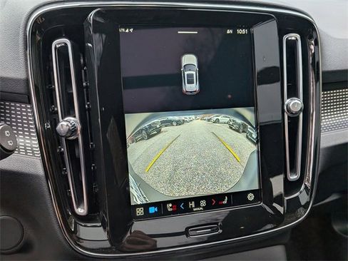 Used 2022 Volvo XC40 P8 Recharge Ultimate image 11