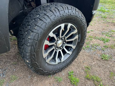 Used 2020 Chevrolet Silverado 1500 LT Trail Boss image 11