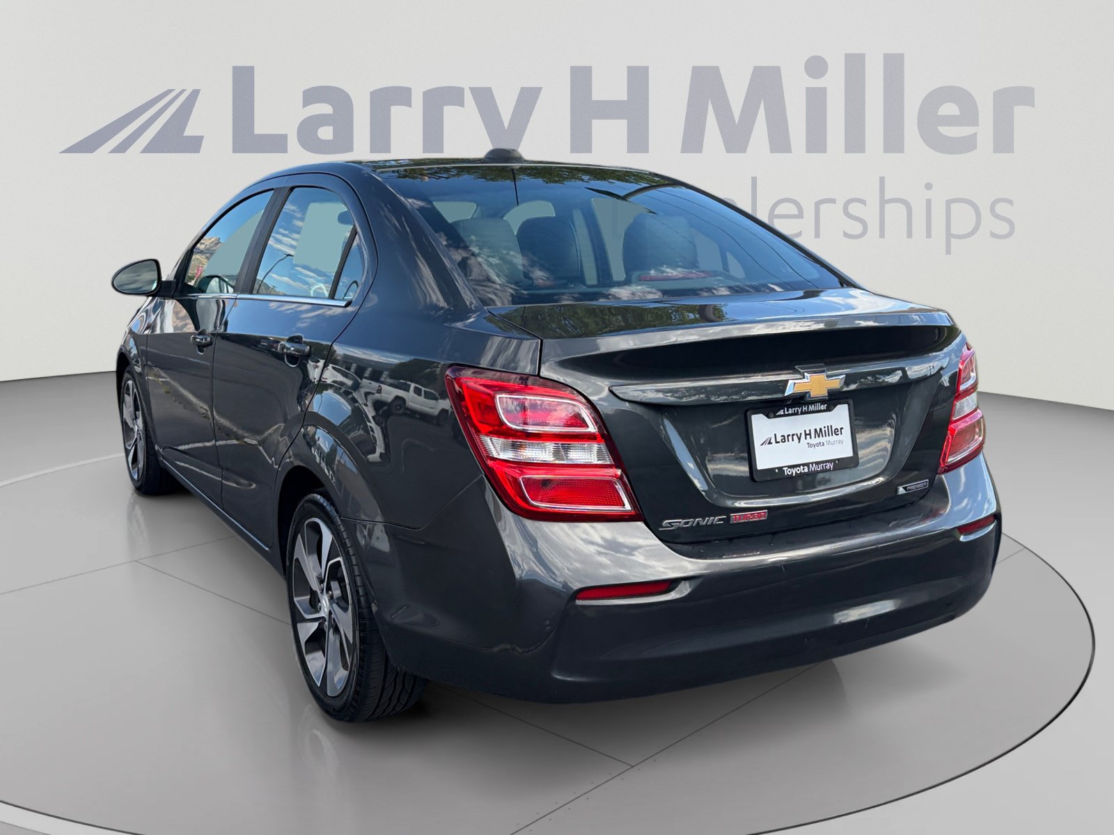 Used 2017 Chevrolet Sonic Premier FWD image 3