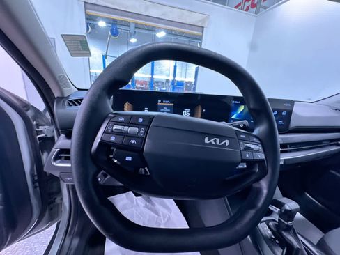 Used 2025 Kia K4 LXS image 15
