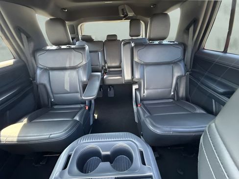Used 2025 Ford Expedition Platinum w/ Stealth Appearance Package AWD/4WD image 11