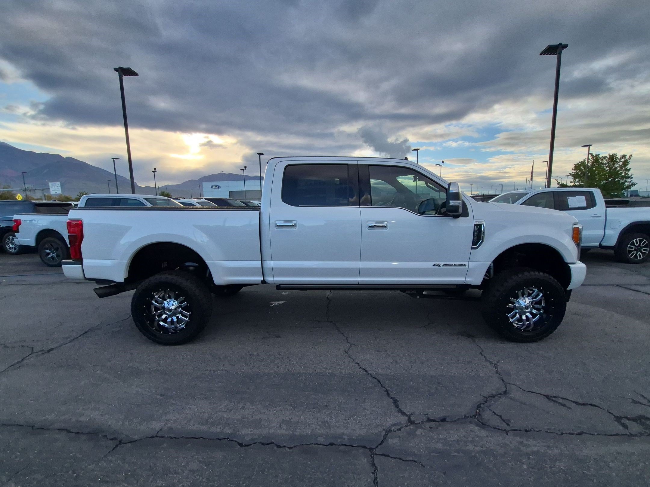 Used 2019 Ford F350 Platinum w/ Platinum Ultimate Package AWD/4WD image 2