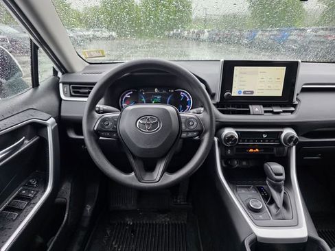 Used 2025 Toyota RAV4 XLE AWD/4WD image 21