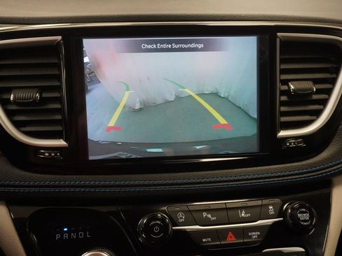 Certified 2021 Chrysler Pacifica Touring-L FWD image 33