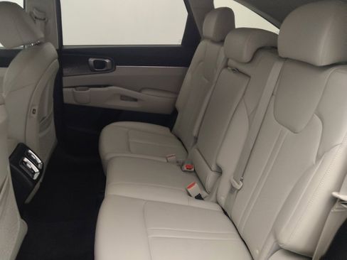 Used 2023 Kia Sorento S w/ Panoramic Sunroof Package FWD image 18
