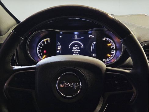 Used 2019 Jeep Grand Cherokee Overland AWD/4WD image 18