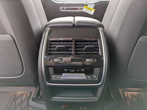Certified 2025 BMW X7 xDrive40i w/ Climate Comfort Package AWD/4WD image 19