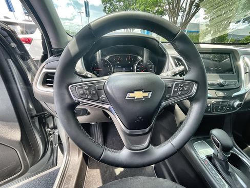 Used 2024 Chevrolet Equinox LT FWD image 11