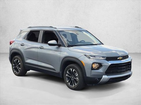 Used 2023 Chevrolet TrailBlazer LT FWD image 3