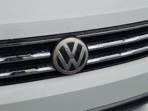 Used 2020 Volkswagen Tiguan SE FWD image 28