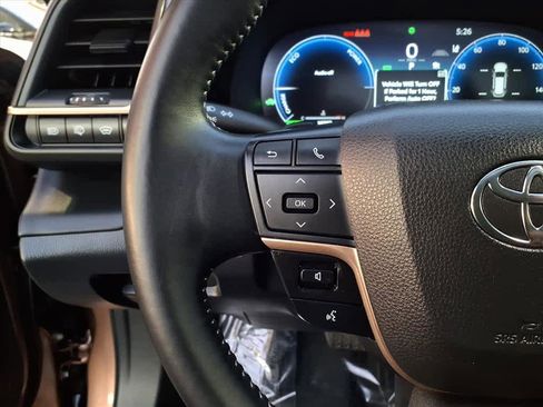 Certified 2025 Toyota Crown Signia image 11