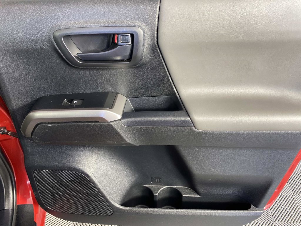 Used 2021 Toyota Tacoma SR5 AWD/4WD image 24