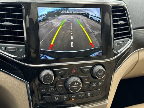 Used 2021 Jeep Grand Cherokee Limited image 25