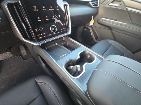 New 2026 GMC Acadia Elevation image 17