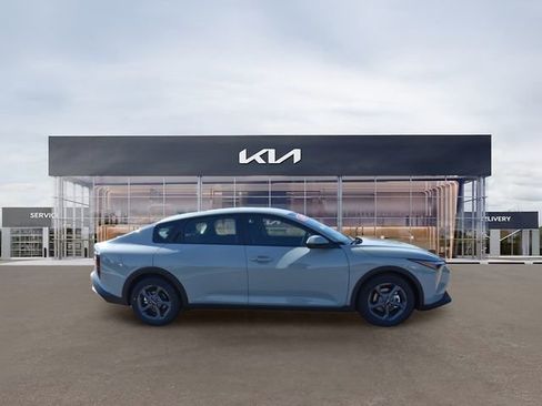 New 2026 Kia K4 FWD image 2