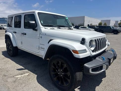 Used 2024 Jeep Wrangler Unlimited Sahara AWD/4WD image 3