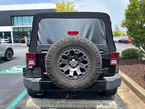 Used 2016 Jeep Wrangler Unlimited Sahara w/ Connectivity Group AWD/4WD image 4