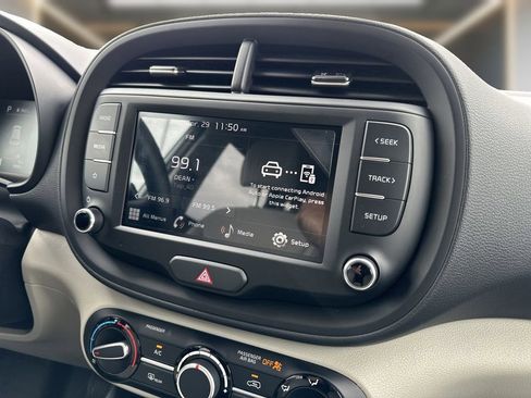Used 2025 Kia Soul LX w/ LX Technology Package FWD image 17